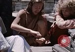 Standbild Gruppe von Hippies Kathmandu Nepal, 1969, aus Sekunde 11 historischem Filmmaterial Videoclip 65675043058