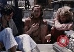 Standbild Gruppe von Hippies Kathmandu Nepal, 1969, aus Sekunde 22 historischem Filmmaterial Videoclip 65675043058
