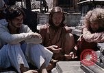 Standbild Gruppe von Hippies Kathmandu Nepal, 1969, aus Sekunde 27 historischem Filmmaterial Videoclip 65675043058