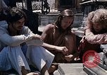 Standbild Gruppe von Hippies Kathmandu Nepal, 1969, aus Sekunde 29 historischem Filmmaterial Videoclip 65675043058