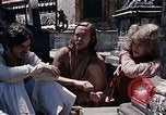 Standbild Gruppe von Hippies Kathmandu Nepal, 1969, aus Sekunde 34 historischem Filmmaterial Videoclip 65675043058