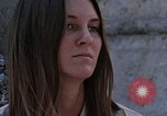 Standbild Gruppe von Hippies Kathmandu Nepal, 1969, aus Sekunde 40 historischem Filmmaterial Videoclip 65675043058