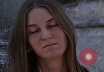 Standbild Gruppe von Hippies Kathmandu Nepal, 1969, aus Sekunde 42 historischem Filmmaterial Videoclip 65675043058