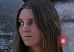 Standbild Gruppe von Hippies Kathmandu Nepal, 1969, aus Sekunde 47 historischem Filmmaterial Videoclip 65675043058