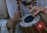 Standbild Gruppe von Hippies Kathmandu Nepal, 1969, aus Sekunde 50 historischem Filmmaterial Videoclip 65675043058