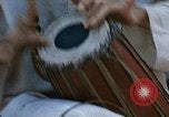 Standbild Gruppe von Hippies Kathmandu Nepal, 1969, aus Sekunde 53 historischem Filmmaterial Videoclip 65675043058