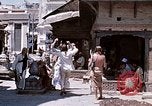 Standbild Gruppe von Hippies in Neapl Kathmandu Nepal, 1969, aus Sekunde 38 historischem Filmmaterial Videoclip 65675043060