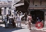 Standbild Gruppe von Hippies in Neapl Kathmandu Nepal, 1969, aus Sekunde 40 historischem Filmmaterial Videoclip 65675043060