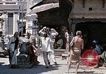 Standbild Gruppe von Hippies in Neapl Kathmandu Nepal, 1969, aus Sekunde 43 historischem Filmmaterial Videoclip 65675043060