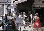 Standbild Gruppe von Hippies in Neapl Kathmandu Nepal, 1969, aus Sekunde 44 historischem Filmmaterial Videoclip 65675043060