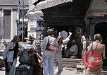 Standbild Gruppe von Hippies in Neapl Kathmandu Nepal, 1969, aus Sekunde 46 historischem Filmmaterial Videoclip 65675043060