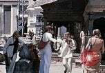 Standbild Gruppe von Hippies in Neapl Kathmandu Nepal, 1969, aus Sekunde 47 historischem Filmmaterial Videoclip 65675043060