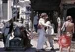 Standbild Gruppe von Hippies in Neapl Kathmandu Nepal, 1969, aus Sekunde 48 historischem Filmmaterial Videoclip 65675043060