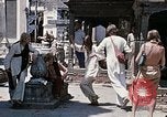Standbild Gruppe von Hippies in Neapl Kathmandu Nepal, 1969, aus Sekunde 49 historischem Filmmaterial Videoclip 65675043060