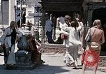 Standbild Gruppe von Hippies in Neapl Kathmandu Nepal, 1969, aus Sekunde 53 historischem Filmmaterial Videoclip 65675043060
