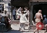 Standbild Gruppe von Hippies in Neapl Kathmandu Nepal, 1969, aus Sekunde 55 historischem Filmmaterial Videoclip 65675043060
