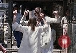 Standbild Gruppe von Hippies in Neapl Kathmandu Nepal, 1969, aus Sekunde 59 historischem Filmmaterial Videoclip 65675043060