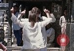 Standbild Gruppe von Hippies in Neapl Kathmandu Nepal, 1969, aus Sekunde 60 historischem Filmmaterial Videoclip 65675043060