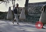 Standbild Gruppe von einheimischen Männern Kathmandu Nepal, 1969, aus Sekunde 8 historischem Filmmaterial Videoclip 65675043061