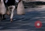 Standbild Gruppe von einheimischen Männern Kathmandu Nepal, 1969, aus Sekunde 12 historischem Filmmaterial Videoclip 65675043061