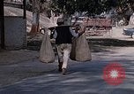 Standbild Gruppe von einheimischen Männern Kathmandu Nepal, 1969, aus Sekunde 16 historischem Filmmaterial Videoclip 65675043061