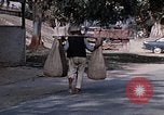 Standbild Gruppe von einheimischen Männern Kathmandu Nepal, 1969, aus Sekunde 17 historischem Filmmaterial Videoclip 65675043061