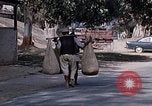 Standbild Gruppe von einheimischen Männern Kathmandu Nepal, 1969, aus Sekunde 18 historischem Filmmaterial Videoclip 65675043061