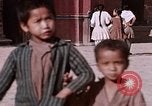 Standbild Gruppe von einheimischen Männern Kathmandu Nepal, 1969, aus Sekunde 22 historischem Filmmaterial Videoclip 65675043061