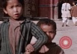 Standbild Gruppe von einheimischen Männern Kathmandu Nepal, 1969, aus Sekunde 23 historischem Filmmaterial Videoclip 65675043061