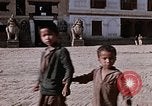 Standbild Gruppe von einheimischen Männern Kathmandu Nepal, 1969, aus Sekunde 28 historischem Filmmaterial Videoclip 65675043061