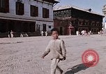 Standbild Gruppe von einheimischen Männern Kathmandu Nepal, 1969, aus Sekunde 29 historischem Filmmaterial Videoclip 65675043061