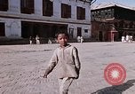 Standbild Gruppe von einheimischen Männern Kathmandu Nepal, 1969, aus Sekunde 30 historischem Filmmaterial Videoclip 65675043061