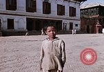 Standbild Gruppe von einheimischen Männern Kathmandu Nepal, 1969, aus Sekunde 32 historischem Filmmaterial Videoclip 65675043061