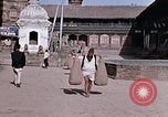 Standbild Gruppe von einheimischen Männern Kathmandu Nepal, 1969, aus Sekunde 34 historischem Filmmaterial Videoclip 65675043061