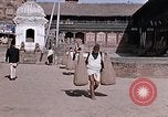 Standbild Gruppe von einheimischen Männern Kathmandu Nepal, 1969, aus Sekunde 36 historischem Filmmaterial Videoclip 65675043061