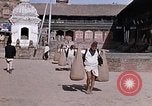 Standbild Gruppe von einheimischen Männern Kathmandu Nepal, 1969, aus Sekunde 37 historischem Filmmaterial Videoclip 65675043061
