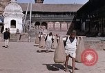 Standbild Gruppe von einheimischen Männern Kathmandu Nepal, 1969, aus Sekunde 40 historischem Filmmaterial Videoclip 65675043061