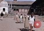 Standbild Gruppe von einheimischen Männern Kathmandu Nepal, 1969, aus Sekunde 41 historischem Filmmaterial Videoclip 65675043061