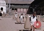 Standbild Gruppe von einheimischen Männern Kathmandu Nepal, 1969, aus Sekunde 42 historischem Filmmaterial Videoclip 65675043061