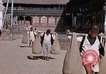 Standbild Gruppe von einheimischen Männern Kathmandu Nepal, 1969, aus Sekunde 44 historischem Filmmaterial Videoclip 65675043061