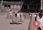 Standbild Gruppe von einheimischen Männern Kathmandu Nepal, 1969, aus Sekunde 45 historischem Filmmaterial Videoclip 65675043061