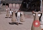 Standbild Gruppe von einheimischen Männern Kathmandu Nepal, 1969, aus Sekunde 46 historischem Filmmaterial Videoclip 65675043061