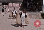 Standbild Gruppe von einheimischen Männern Kathmandu Nepal, 1969, aus Sekunde 48 historischem Filmmaterial Videoclip 65675043061