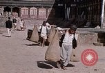 Standbild Gruppe von einheimischen Männern Kathmandu Nepal, 1969, aus Sekunde 49 historischem Filmmaterial Videoclip 65675043061