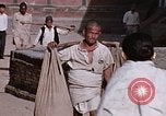 Standbild Gruppe von einheimischen Männern Kathmandu Nepal, 1969, aus Sekunde 55 historischem Filmmaterial Videoclip 65675043061