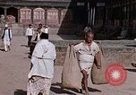 Standbild Gruppe von einheimischen Männern Kathmandu Nepal, 1969, aus Sekunde 59 historischem Filmmaterial Videoclip 65675043061