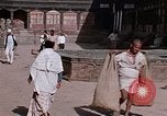 Standbild Gruppe von einheimischen Männern Kathmandu Nepal, 1969, aus Sekunde 60 historischem Filmmaterial Videoclip 65675043061