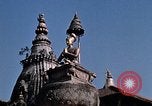 Standbild Kinder in Patan Durbar Square Kathmandu Nepal, 1969, aus Sekunde 8 historischem Filmmaterial Videoclip 65675043062
