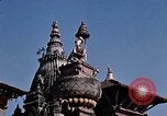 Standbild Kinder in Patan Durbar Square Kathmandu Nepal, 1969, aus Sekunde 9 historischem Filmmaterial Videoclip 65675043062