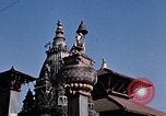 Standbild Kinder in Patan Durbar Square Kathmandu Nepal, 1969, aus Sekunde 12 historischem Filmmaterial Videoclip 65675043062